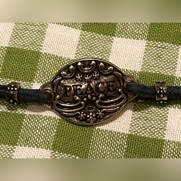 WOMEN’S LUCKY BRAND “PEACE” BRACELET. - Picture 9 of 12